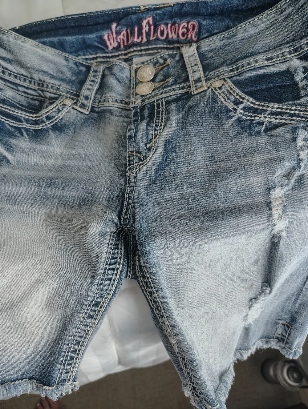 Wallflower Faded Light Blue Distressed Boyfriend Shorts, Size5 - Picture 1 of 6